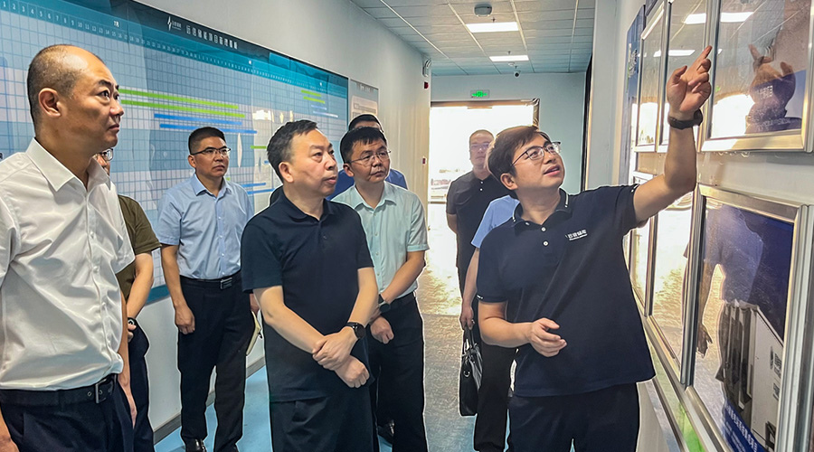 江苏省镇江市新区管委会领导莅临亚游集团储能江苏工厂调研指导