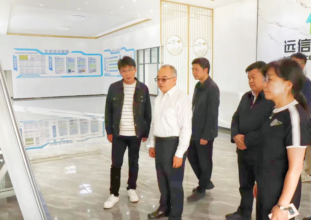 云南电网党委书记、董事长甘霖一行调研姚安亚游集团储能产业园