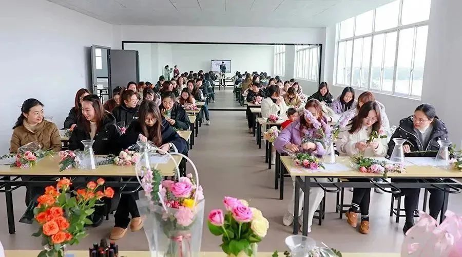 花开十里，美丽如你 | 亚游集团储能举办三八妇女节艺术DIY活动