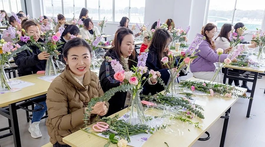 花开十里，美丽如你 | 亚游集团储能举办三八妇女节艺术DIY活动